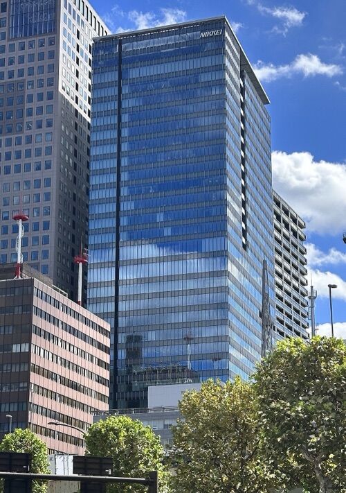 巨大新聞社の危機